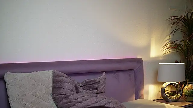 Snapshot of JoelleApril chatting on November 2025 09:04:02 PM JoelleApril online show from November 2025 09:04:02 PM