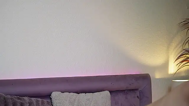 Snapshot of JoelleApril chatting on December 2025 09:32:02 PM JoelleApril online show from December 2025 09:32:02 PM