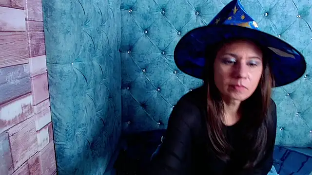 Snapshot of Kylie_Bloom chatting on October 2025 06:20:02 PM Kylie Bloom online show from October 2025 06:20:02 PM