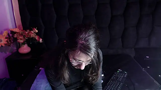 Snapshot of Kylie_Bloom chatting on November 2025 11:32:01 PM Kylie Bloom online show from November 2025 11:32:01 PM