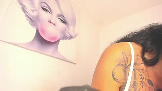 Snapshot of BiancaValentinna chatting on November 2025 12:22:01 AM BiancaValentinna online show from November 2025 12:22:01 AM