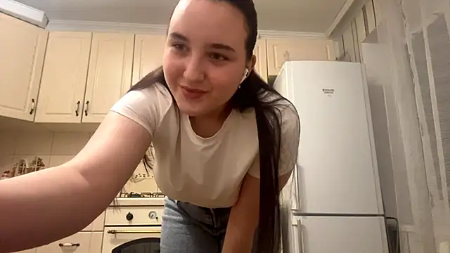 Snapshot of DaisyMolly chatting on November 2025 09:43:02 PM DaisyMolly online show from November 2025 09:43:02 PM