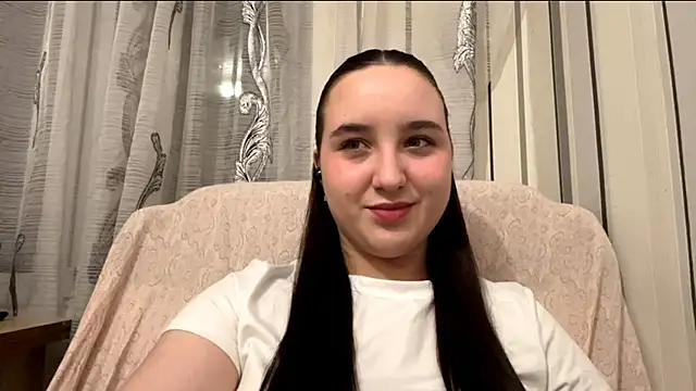 Snapshot of DaisyMolly chatting on December 2025 09:43:02 PM DaisyMolly online show from December 2025 09:43:02 PM