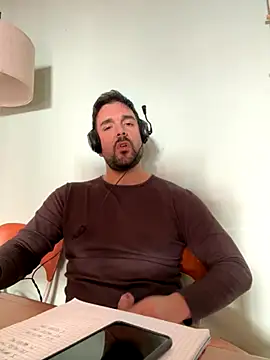 Snapshot of ReDiBastoni90 chatting on October 2025 08:07:02 AM ReDiBastoni90 online show from October 2025 08:07:02 AM