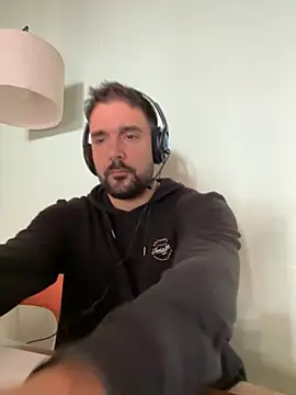 Snapshot of ReDiBastoni90 chatting on November 2025 08:15:01 AM ReDiBastoni90 online show from November 2025 08:15:01 AM