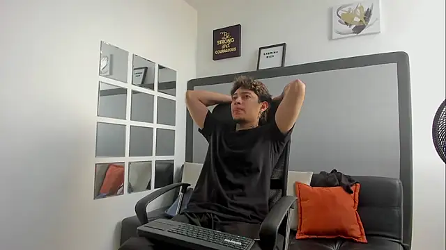 Snapshot of Sky_Wild chatting on October 2025 08:07:01 PM Sky Wild online show from October 2025 08:07:01 PM