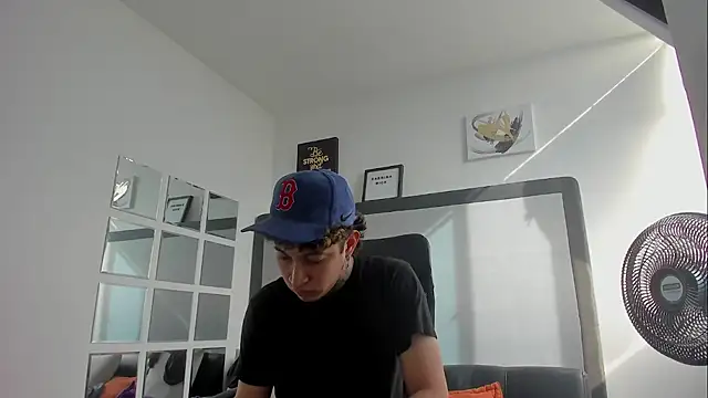 Snapshot of Sky_Wild chatting on October 2025 08:13:02 PM Sky Wild online show from October 2025 08:13:02 PM