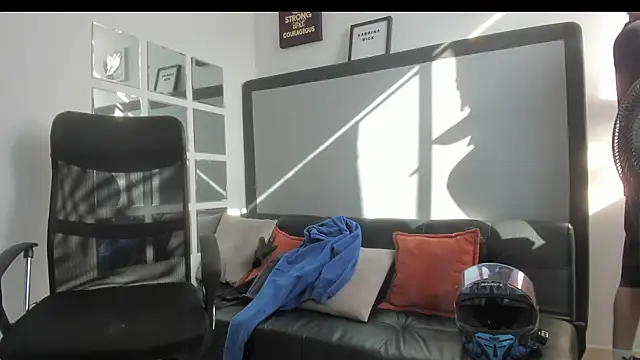 Snapshot of Sky_Wild chatting on November 2025 08:20:02 PM Sky Wild online show from November 2025 08:20:02 PM