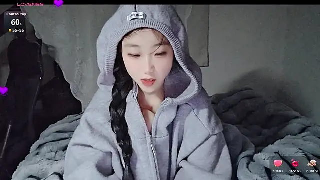 Snapshot of hyp0crite chatting on November 2025 12:33:01 PM hyp0crite online show from November 2025 12:33:01 PM