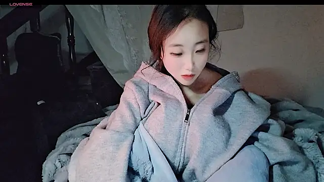 Snapshot of hyp0crite chatting on November 2025 03:16:02 PM hyp0crite online show from November 2025 03:16:02 PM