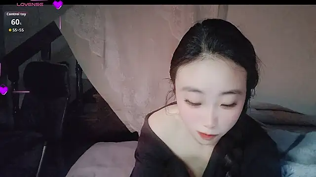 Snapshot of hyp0crite chatting on November 2025 05:57:01 PM hyp0crite online show from November 2025 05:57:01 PM