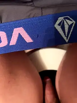 Snapshot of LilCheeky chatting on December 2025 04:29:01 AM LilCheeky online show from December 2025 04:29:01 AM