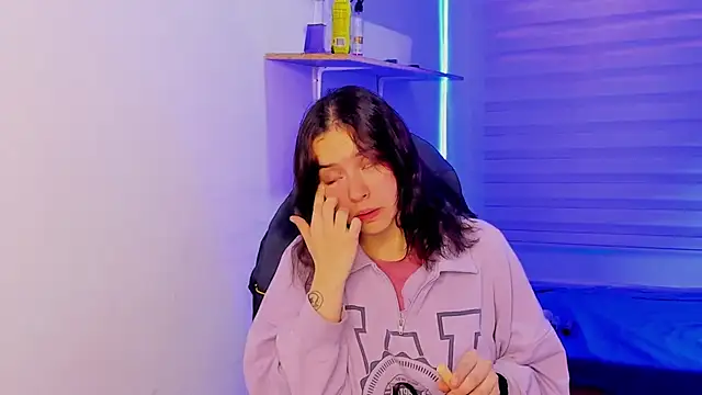 Snapshot of Emily_Lindey chatting on October 2025 03:10:02 AM Emily Lindey online show from October 2025 03:10:02 AM