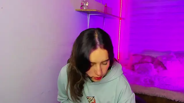 Snapshot of Emily_Lindey chatting on November 2025 03:09:02 AM Emily Lindey online show from November 2025 03:09:02 AM