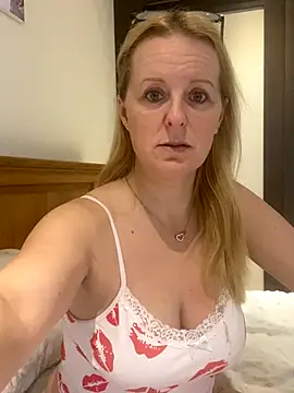 Snapshot of madamlillyrose chatting on November 2025 10:59:02 AM madamlillyrose online show from November 2025 10:59:02 AM