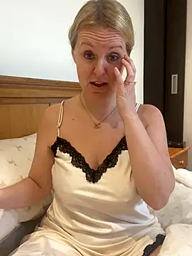 Snapshot of madamlillyrose chatting on November 2025 08:36:02 AM madamlillyrose online show from November 2025 08:36:02 AM