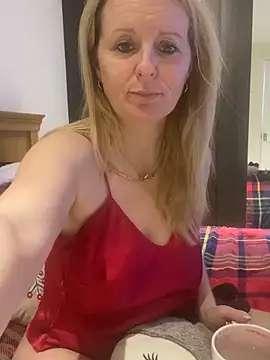 Snapshot of madamlillyrose chatting on December 2025 08:45:02 AM madamlillyrose online show from December 2025 08:45:02 AM