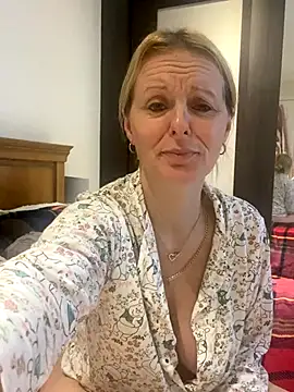 Snapshot of madamlillyrose chatting on December 2025 10:24:02 AM madamlillyrose online show from December 2025 10:24:02 AM