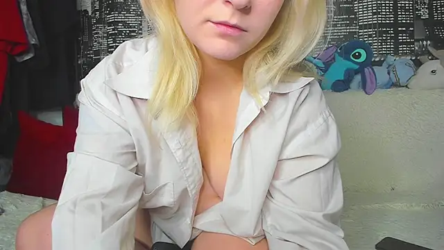 Snapshot of BonnyeBoom chatting on November 2025 03:52:02 PM BonnyeBoom online show from November 2025 03:52:02 PM