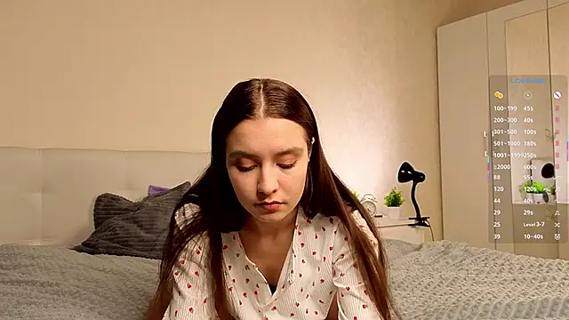 Snapshot of La_L_U_N_E chatting on October 2025 04:31:01 PM La L U N E online show from October 2025 04:31:01 PM