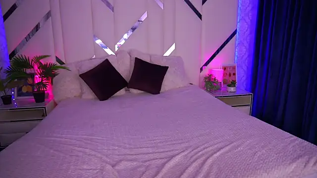 Snapshot of CuteeFoxy chatting on October 2025 01:54:02 PM CuteeFoxy online show from October 2025 01:54:02 PM