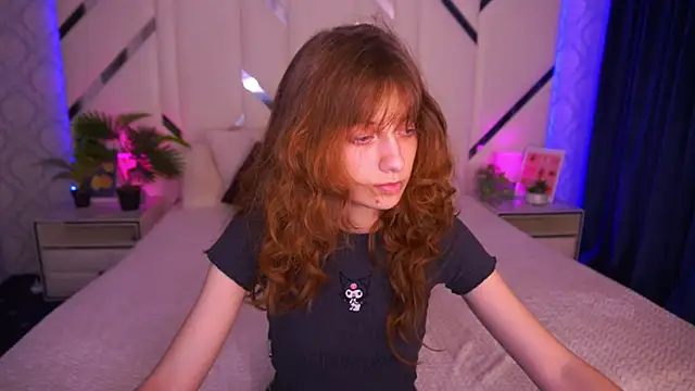 Snapshot of CuteeFoxy chatting on October 2025 02:21:02 PM CuteeFoxy online show from October 2025 02:21:02 PM