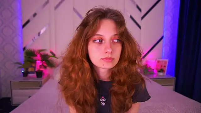 Snapshot of CuteeFoxy chatting on October 2025 02:20:01 PM CuteeFoxy online show from October 2025 02:20:01 PM