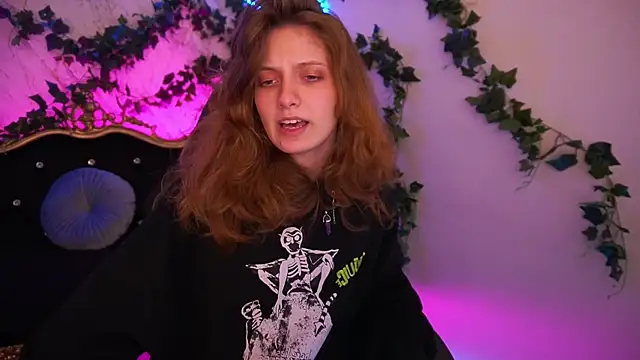 Snapshot of CuteeFoxy chatting on November 2025 02:38:01 PM CuteeFoxy online show from November 2025 02:38:01 PM