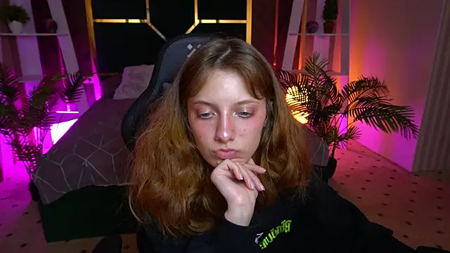 Snapshot of CuteeFoxy chatting on November 2025 02:54:01 PM CuteeFoxy online show from November 2025 02:54:01 PM