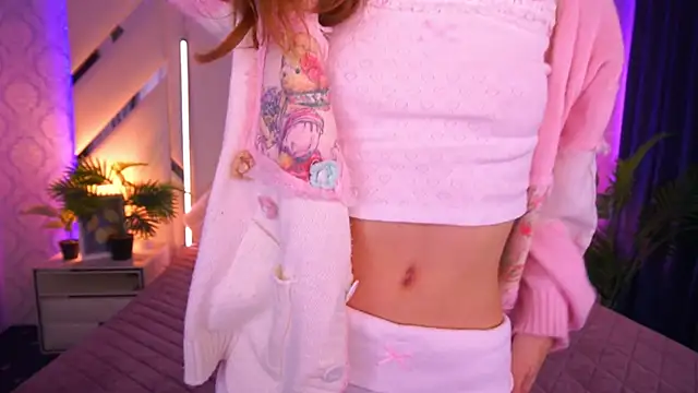 Snapshot of CuteeFoxy chatting on December 2025 03:06:01 PM CuteeFoxy online show from December 2025 03:06:01 PM