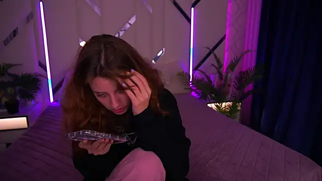 Snapshot of CuteeFoxy chatting on December 2025 02:47:01 PM CuteeFoxy online show from December 2025 02:47:01 PM