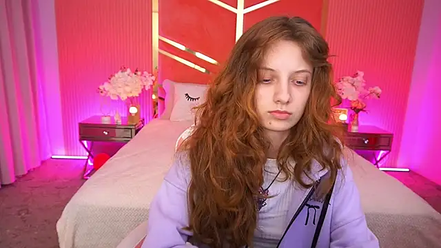 Snapshot of CuteeFoxy chatting on December 2025 01:50:02 PM CuteeFoxy online show from December 2025 01:50:02 PM