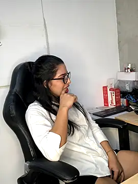 Snapshot of I_karly chatting on November 2025 03:03:01 PM I karly online show from November 2025 03:03:01 PM