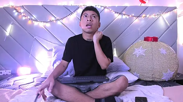 little kris1 online show from November 2025 12:30:01 PM