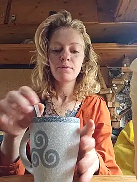 Snapshot of DeesseLilli chatting on October 2025 08:04:02 AM DeesseLilli online show from October 2025 08:04:02 AM