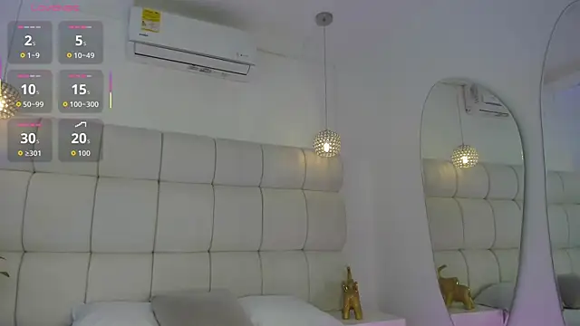 Snapshot of Emili__Jackson chatting on November 2025 03:43:02 AM Emili Jackson online show from November 2025 03:43:02 AM