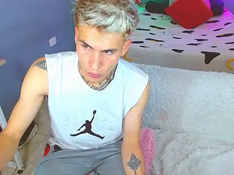 Snapshot of Latin_boysxxxx chatting on November 2025 03:49:01 AM Latin boysxxxx online show from November 2025 03:49:01 AM