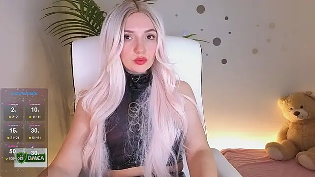 Snapshot of cute_cake chatting on December 2025 08:05:01 PM cute cake online show from December 2025 08:05:01 PM