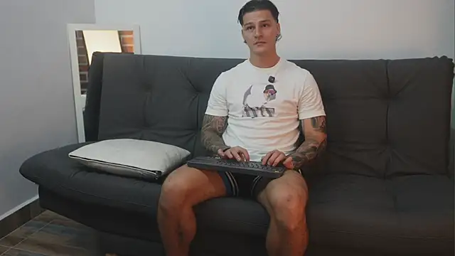 Snapshot of Dominick_walker chatting on October 2025 11:39:01 PM Dominick walker online show from October 2025 11:39:01 PM