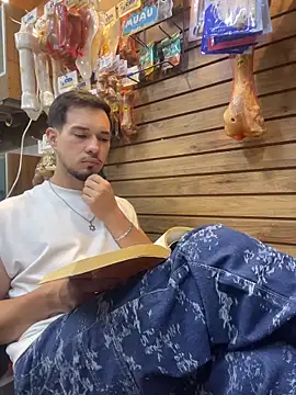 Snapshot of Leonardmoppet chatting on November 2025 11:03:01 PM Leonardmoppet online show from November 2025 11:03:01 PM