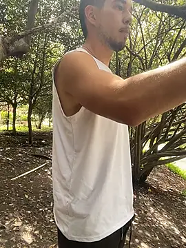 Snapshot of Leonardmoppet chatting on November 2025 05:13:02 PM Leonardmoppet online show from November 2025 05:13:02 PM