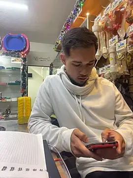 Snapshot of Leonardmoppet chatting on December 2025 11:21:01 PM Leonardmoppet online show from December 2025 11:21:01 PM