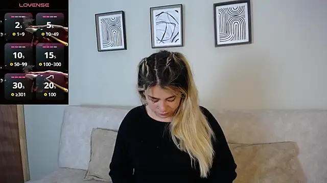 Snapshot of Sweet_Bella_Valery chatting on October 2025 09:55:02 PM Sweet Bella Valery online show from October 2025 09:55:02 PM