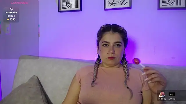 Snapshot of Sweet_Bella_Valery chatting on November 2025 11:15:01 PM Sweet Bella Valery online show from November 2025 11:15:01 PM