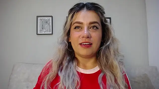 Snapshot of Sweet_Bella_Valery chatting on November 2025 10:09:01 PM Sweet Bella Valery online show from November 2025 10:09:01 PM