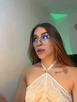 Snapshot of Aliss_rose chatting on November 2025 06:18:01 PM Aliss rose online show from November 2025 06:18:01 PM