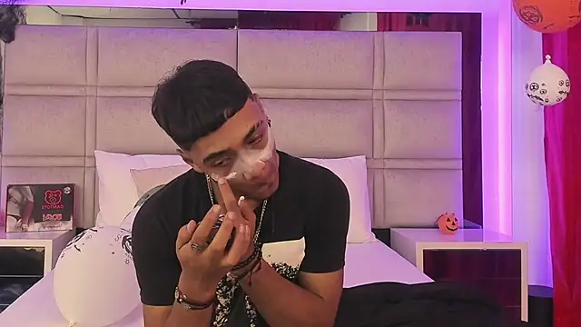 Snapshot of SweetAndSinful chatting on November 2025 04:36:01 AM SweetAndSinful online show from November 2025 04:36:01 AM