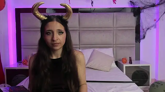 Snapshot of SweetAndSinful chatting on November 2025 03:19:01 AM SweetAndSinful online show from November 2025 03:19:01 AM