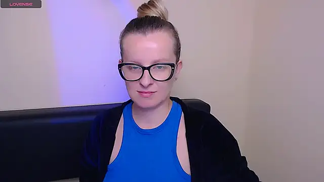 Snapshot of AllaLeomz chatting on October 2025 06:58:02 AM AllaLeomz online show from October 2025 06:58:02 AM