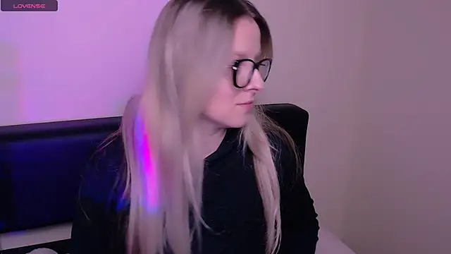 Snapshot of AllaLeomz chatting on October 2025 06:47:01 AM AllaLeomz online show from October 2025 06:47:01 AM